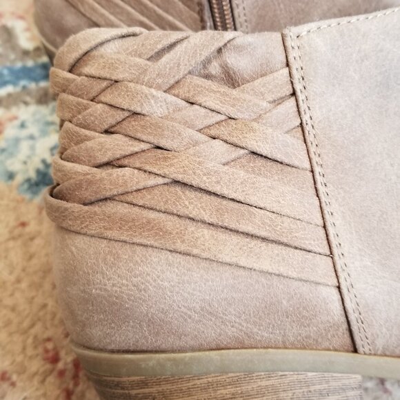 Fergalicious by Fergie ankle boots tan suede brand new size 8.5 - Picture 2 of 4